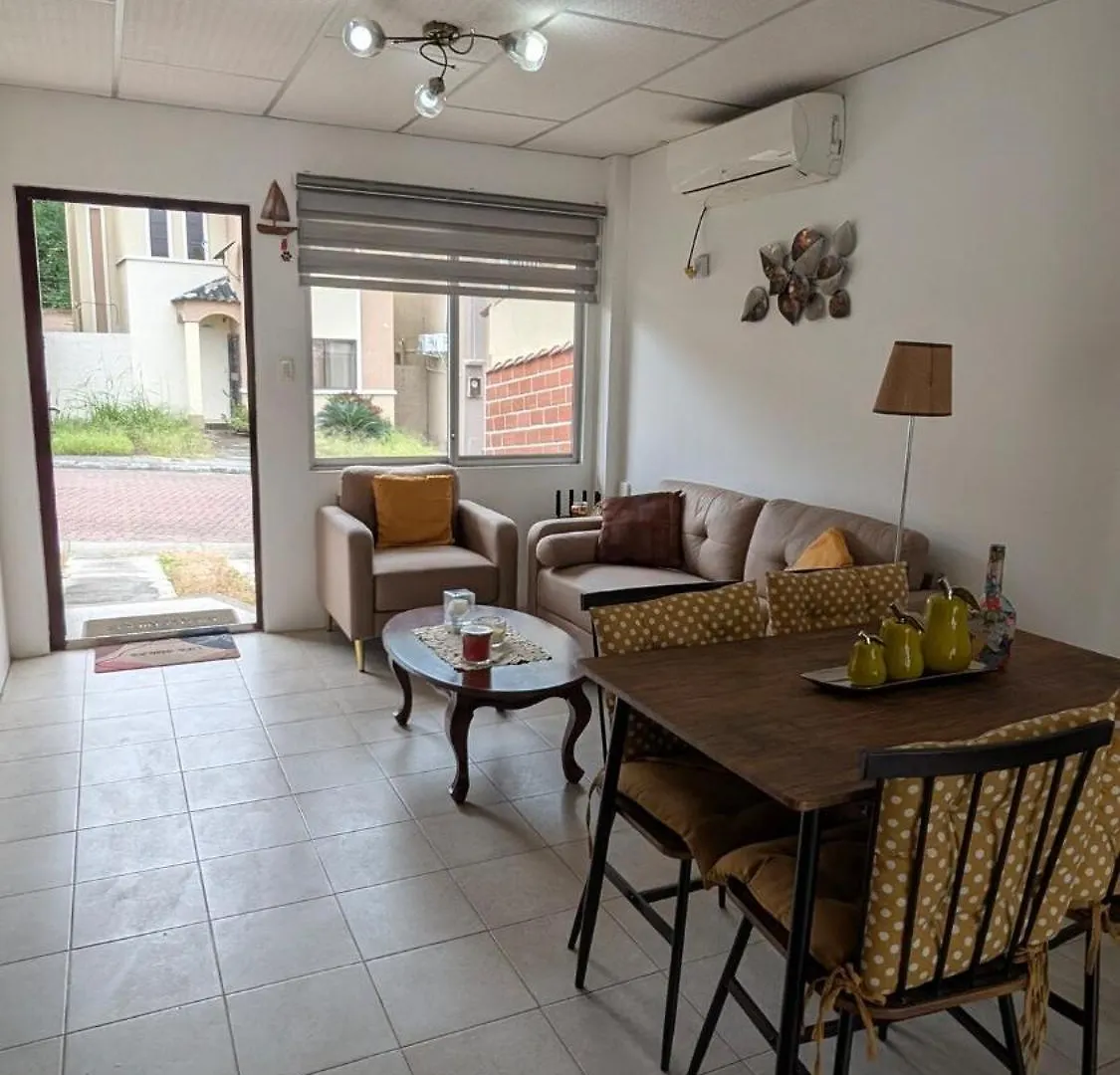 Villa con Piscina Mirador y Seguridad Privada Guayaquil