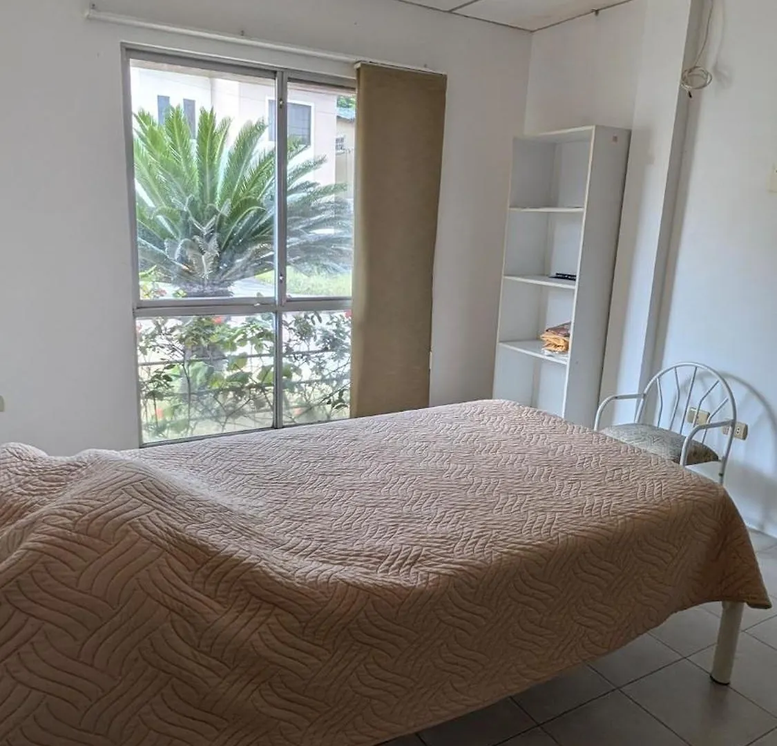 Villa con Piscina Mirador y Seguridad Privada Guayaquil 0*,  Ekvádor