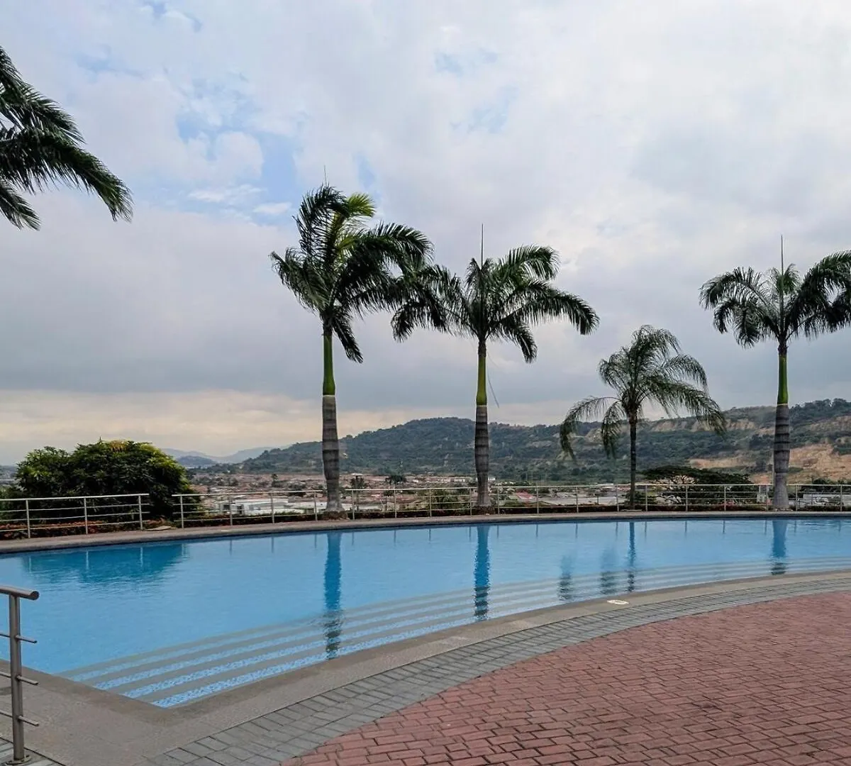 Villa con Piscina Mirador y Seguridad Privada Guayaquil