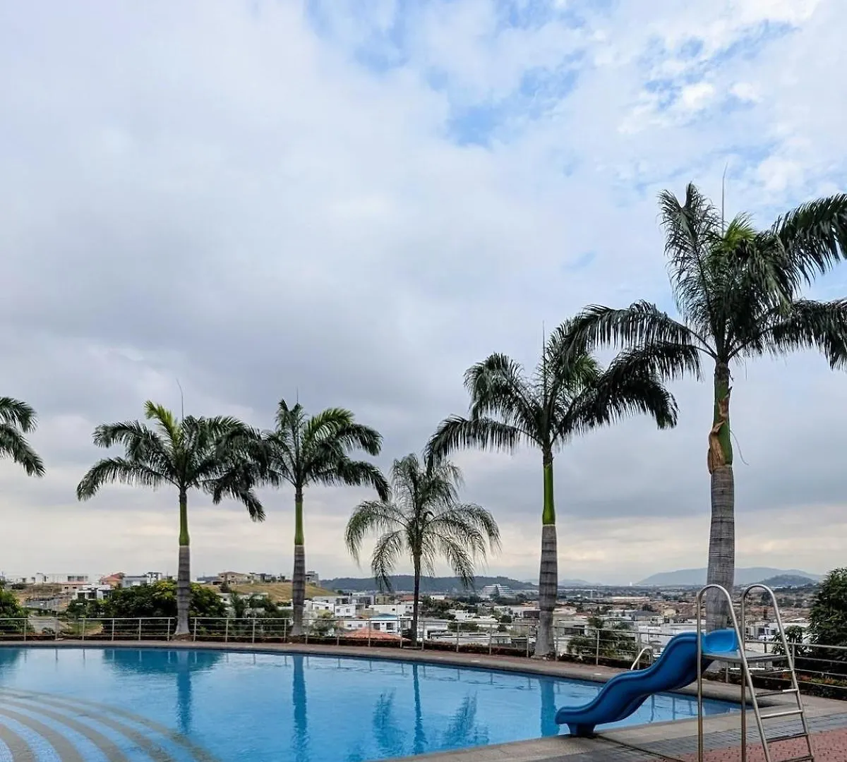 Villa con Piscina Mirador y Seguridad Privada Guayaquil