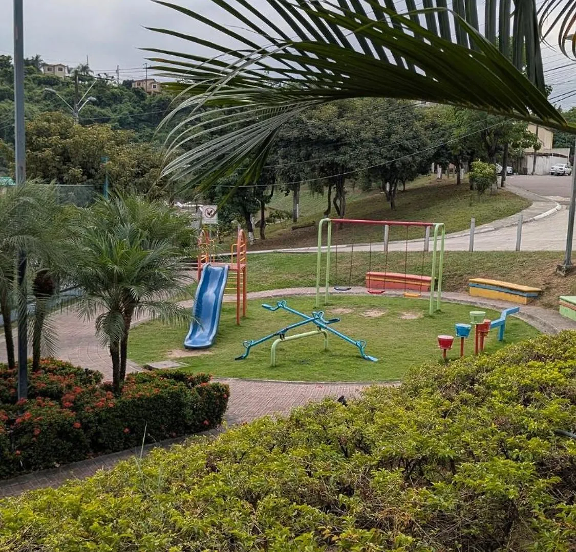 Villa con Piscina Mirador y Seguridad Privada Guayaquil Ecuador