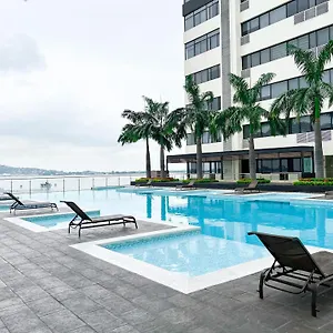 En Puerto Santa Ana ,torres Bellini Guayaquil